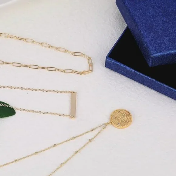 Layered Gold Chain Necklace Set - Picture 4 of 4